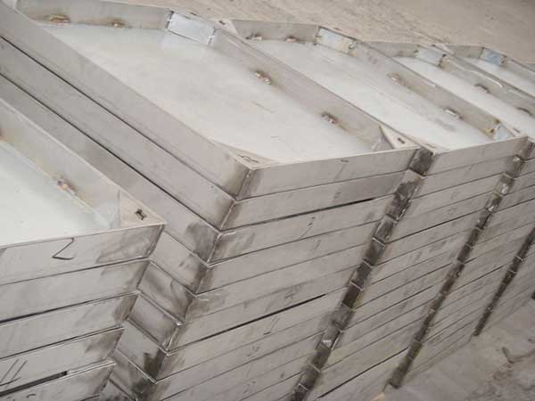 西（xī）環高鐵站不鏽鋼井蓋發貨圖