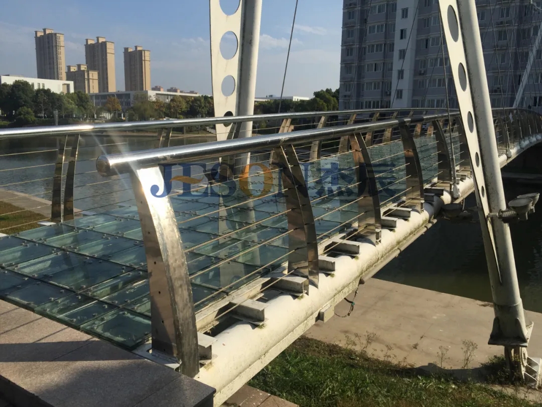 選精东天美麻豆果冻传媒mv橋梁護欄，橋本身（shēn）就是風景