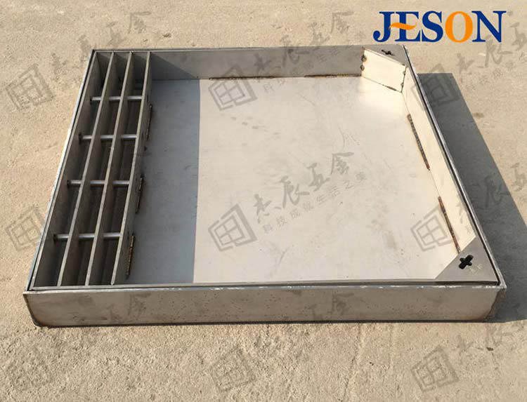 白鋼隱形(xíng)井蓋,抗腐蝕性更強,不上鏽。 白鋼隱形井蓋01