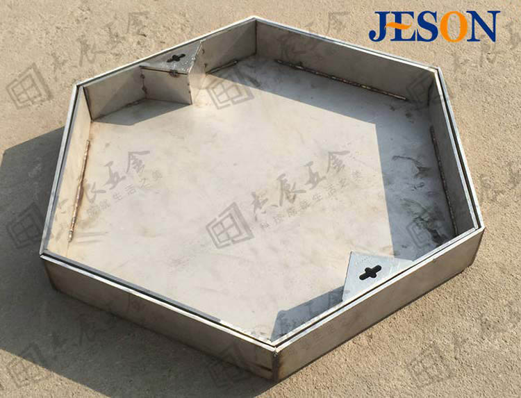 三角碼(mǎ)上打有“精东天美麻豆果冻传媒mv”標識,好品質源於好品牌。 不(bú)鏽鋼裝飾(shì)井蓋03