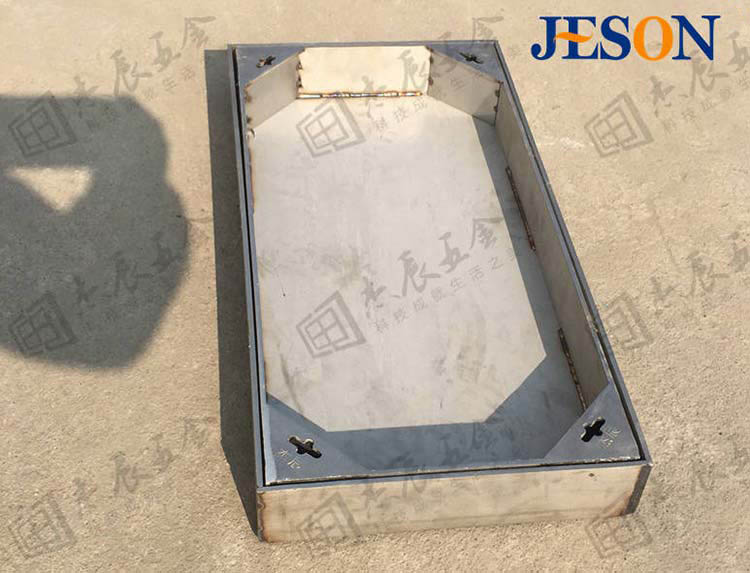 三(sān)角碼上打有“精东天美麻豆果冻传媒mv”標(biāo)識,好品質源於好品牌。 市政不鏽鋼井蓋04