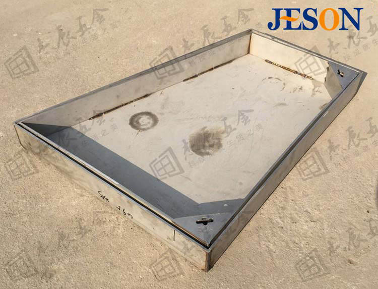 316不鏽鋼井蓋超強抗腐蝕性,不上(shàng)鏽。 316不鏽鋼井蓋01