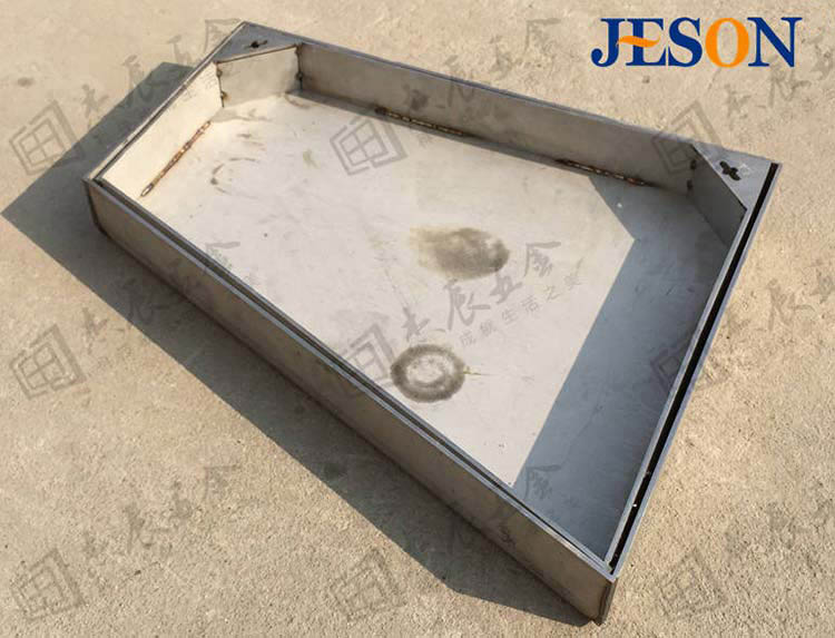 雙層316不鏽鋼井蓋,開啟更方便。 316不鏽(xiù)鋼井(jǐng)蓋(gài)04