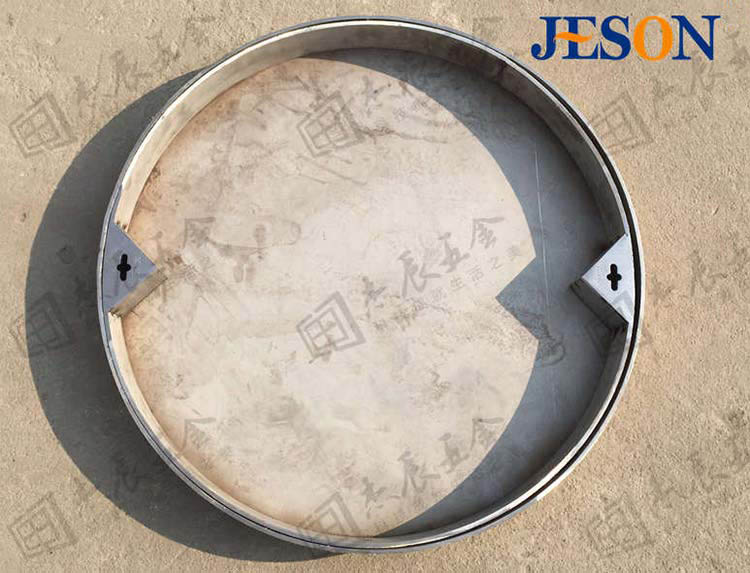 專業(yè)焊接,做工牢固,承重能力強,確(què)保過往行人、車輛安全。 不鏽鋼圓形井蓋0