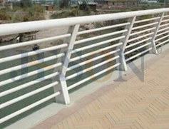 鍍鋅穿（chuān）管橋梁護欄 JH-Q07