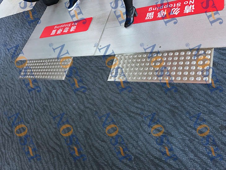 不（bú）鏽（xiù）鋼盲道板案（àn）例：白雲機場